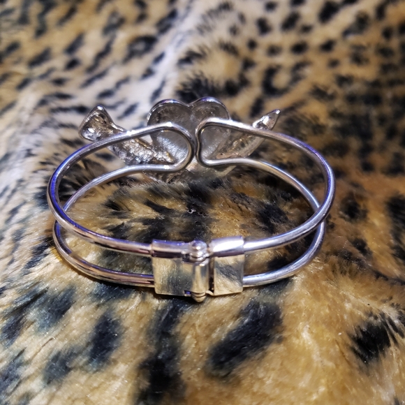 VINTAGE ROCK REBEL SWITCHBLADE BROKEN HEART BRACELET CUFF HOT TOPIC SILVER Rock - Picture 3 of 3